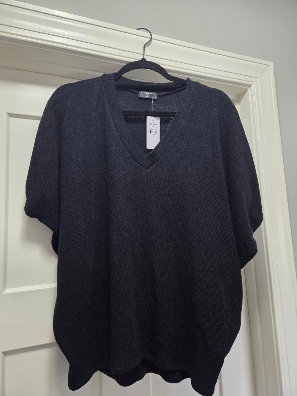 Express Relaxed Crepe V-Neck Short Sleeve Sweater in black NWT